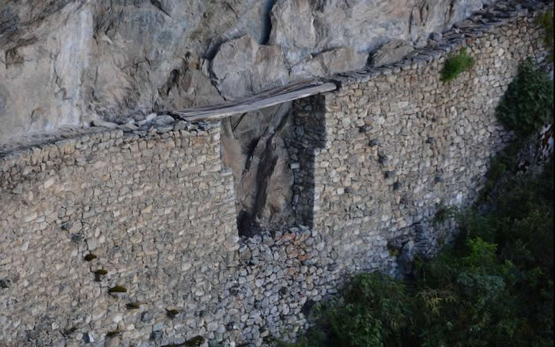 Inca and Colonial Bridges in Cusco 