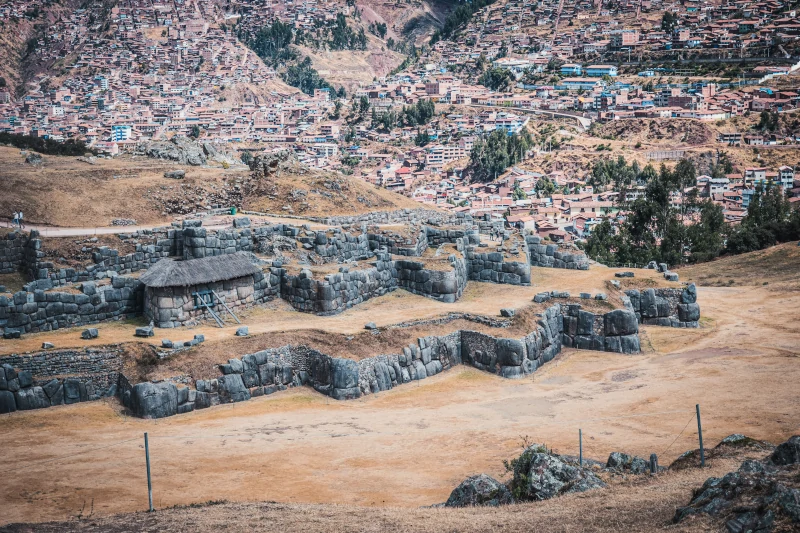 How were the Incas able to build Sacsayhuamán?